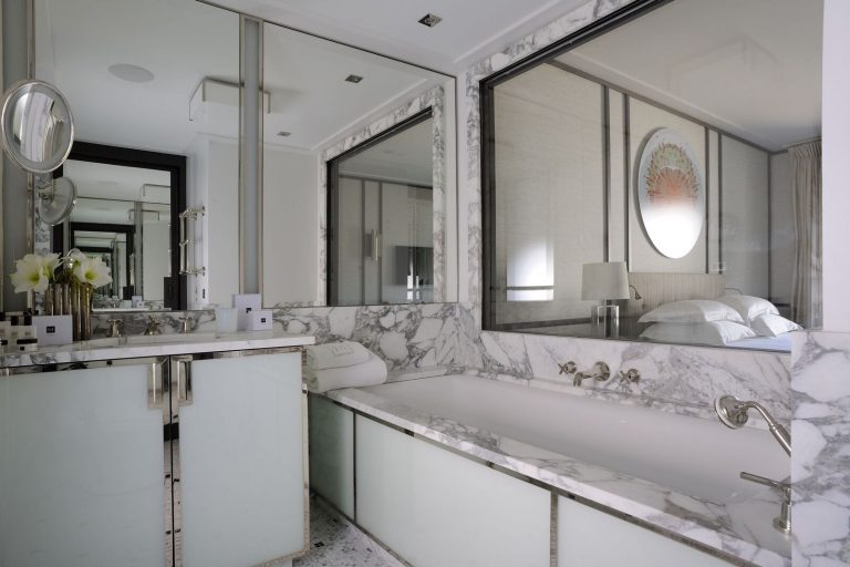 Chambre-salle-de-bain-decoration-jacques-grange-Vi…_Erick_Saillet