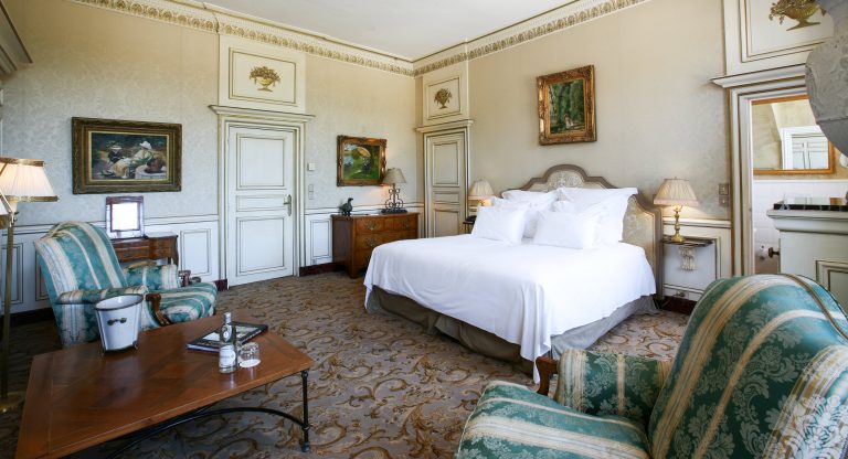 Chateau de Courcelles_Chambre n°5 Prestige - Vue sur le lit 4