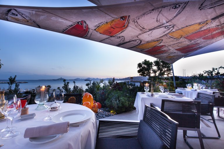10 Evening atmosphere at Restaurant Les Pêcheurs - Cap d'Antibes Beach Hotel - R&C
