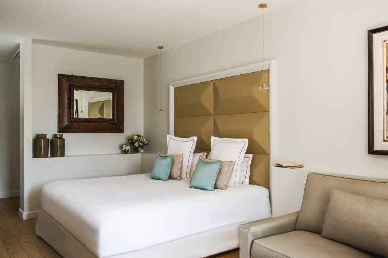 2018 Aout - Hotel Le Pigonnet - Gilles Trillard - Junior Suite terrasse vue jardin-3