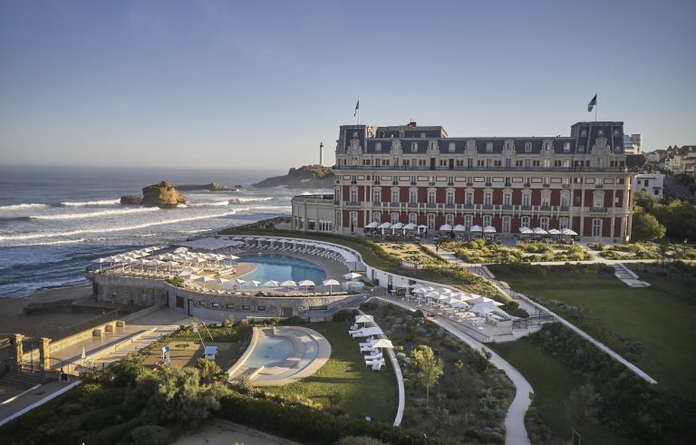Hotel-Du-Palais-Biarritz-UNBOUND-BIARRITZ-HOTELDUPALAIS-EXTERIORS-GLOBALVIEW-1