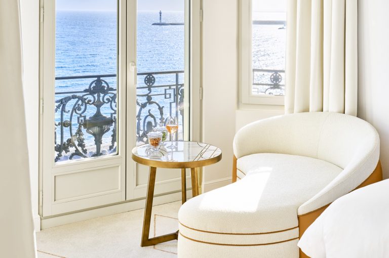 Carlton Cannes - One bedroom Suite Sea View (3)