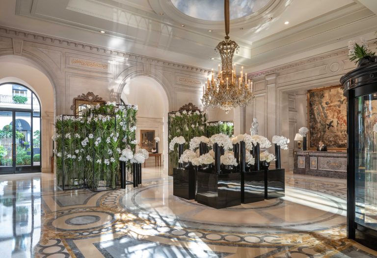 Four Seasons Hotel George V - Lobby by Jeff Leatham - ©Peter VITALE