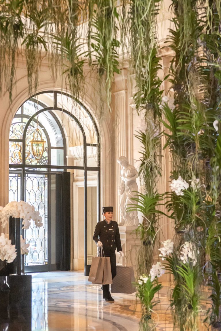 Four Seasons Hotel George V - lobby_service @peter vitale
