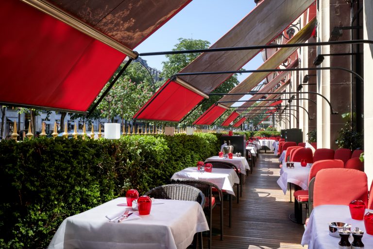 Plaza-Athenee-La-Terrasse-Montaigne-dining-room