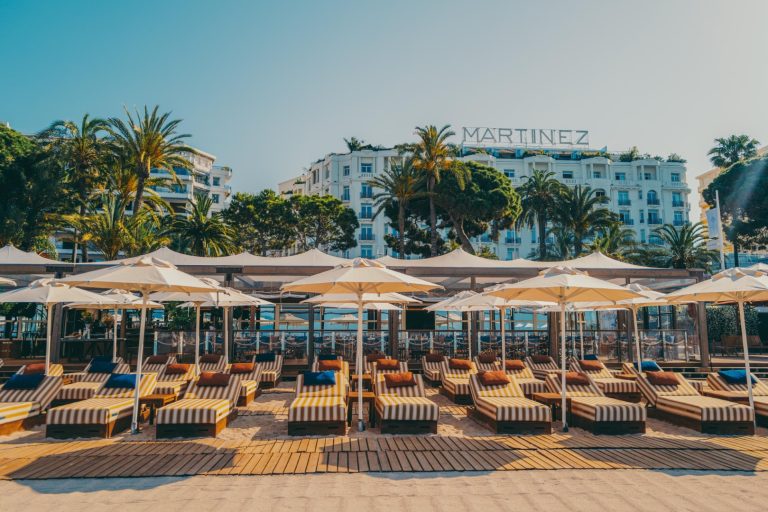 Hôtel Martinez, Cannes - 2023 -05 La Plage du Martinez Jean Imbert ©Photo Boby - Design Remi Tessier (17) retouchée