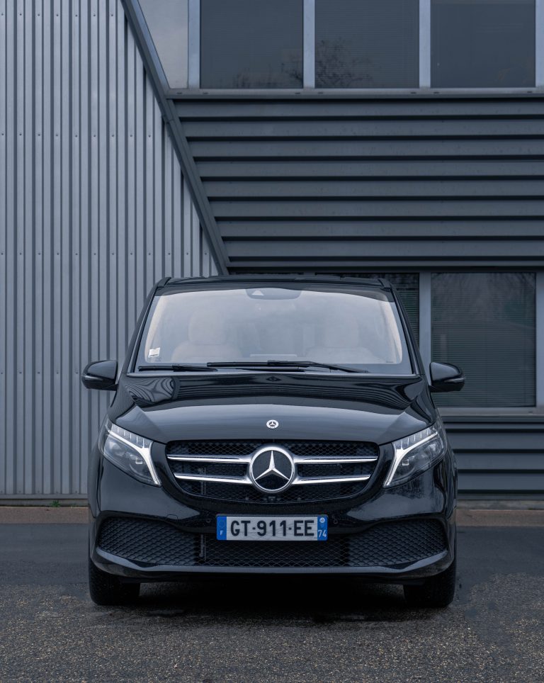 VIP Limousine France - Portrait - Day - Mercedes V Class - Luxury Van