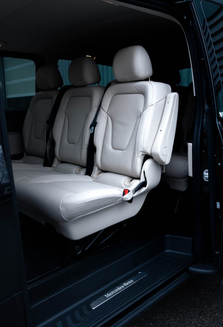 VIP Limousine France - Portrait - Day - Mercedes V Class - Luxury Van - Interior (4)