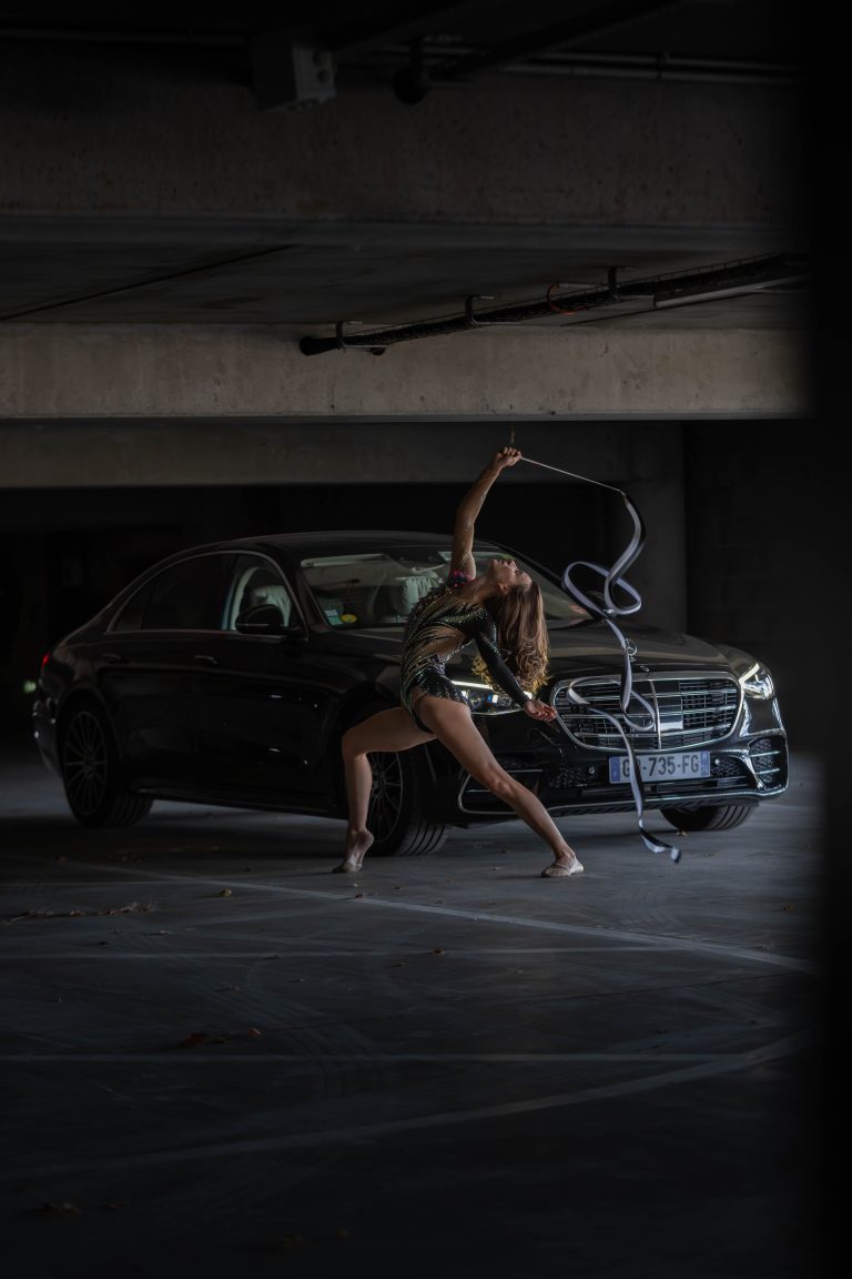 VIP Limousine France - Portrait - Day - S Class Promotion Dancer in Front