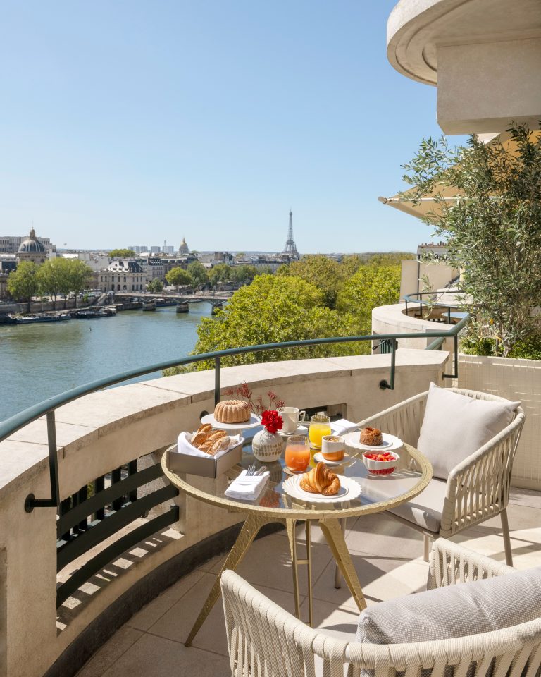 Web RGB-Cheval Blanc Paris_Petit-déjeuner_Junior Suite Seine Balcon_Vincent Leroux