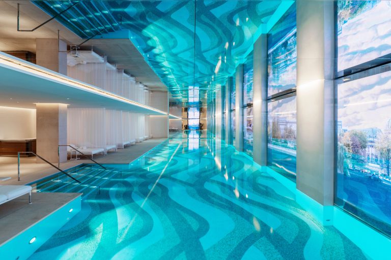 Web RGB-Cheval Blanc Paris_Piscine infinie_Alexandre Tabaste